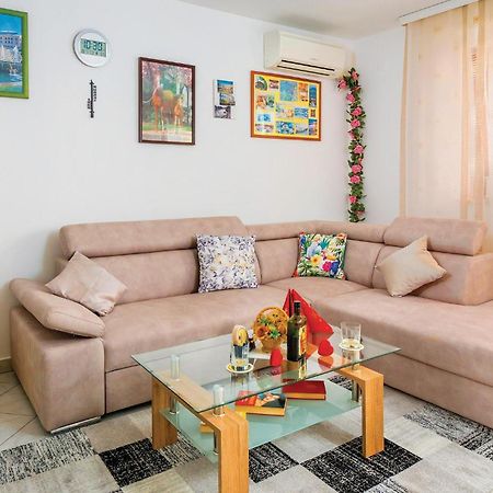 2 Bedroom Gorgeous Apartment In Rabac Extérieur photo
