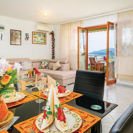 2 Bedroom Gorgeous Apartment In Rabac Extérieur photo