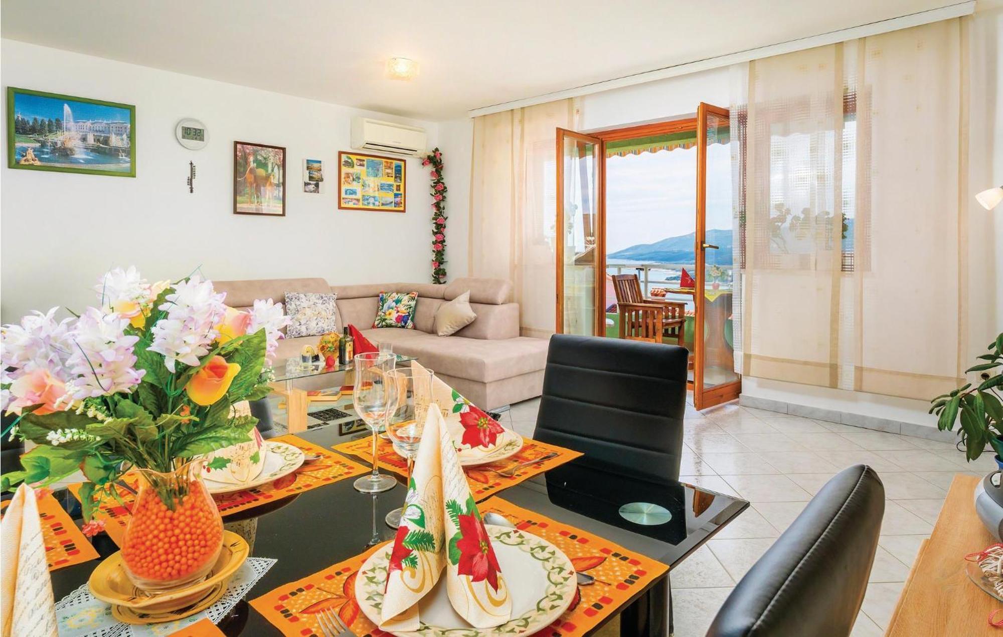 2 Bedroom Gorgeous Apartment In Rabac Extérieur photo